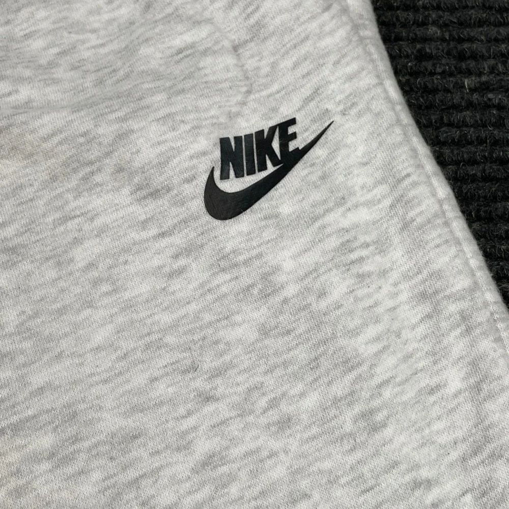 Nike sportswear essential
